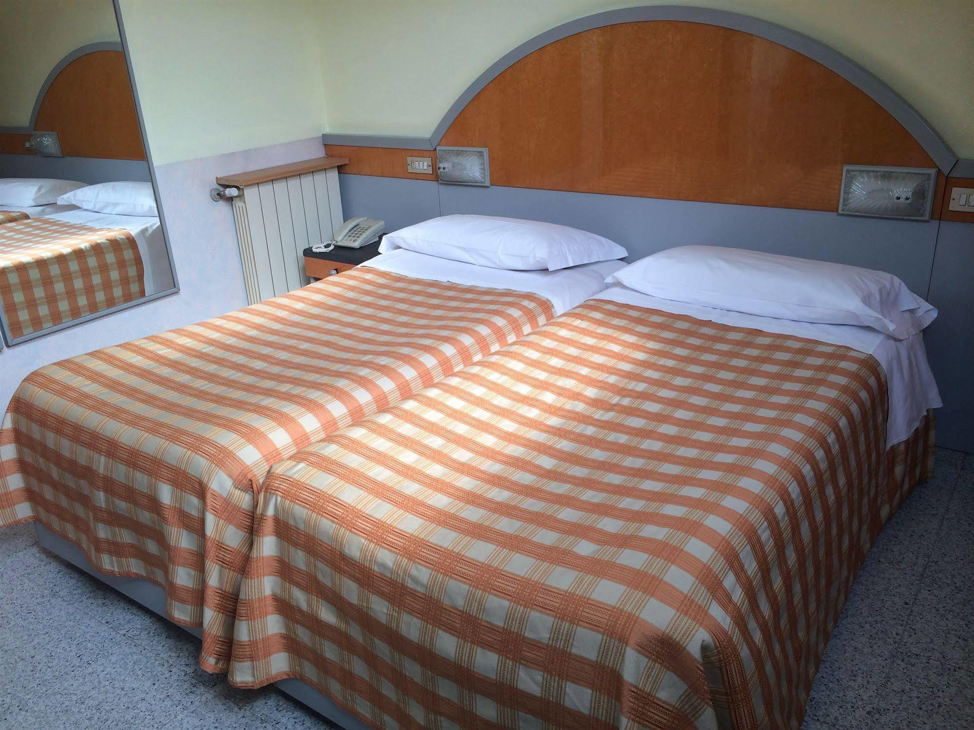 Hotel Mazzini เลโตยานนี ภายนอก รูปภาพ