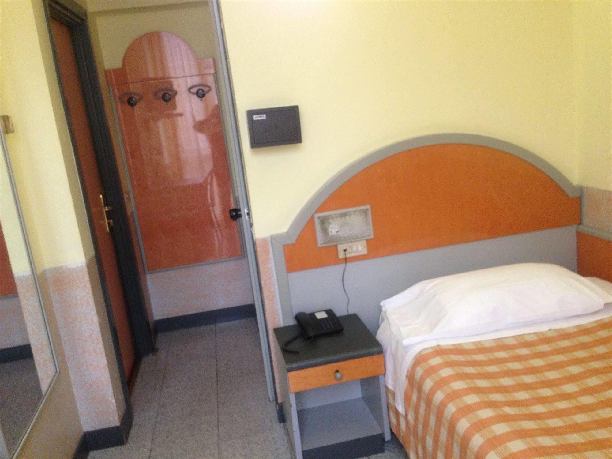 Hotel Mazzini เลโตยานนี ภายนอก รูปภาพ
