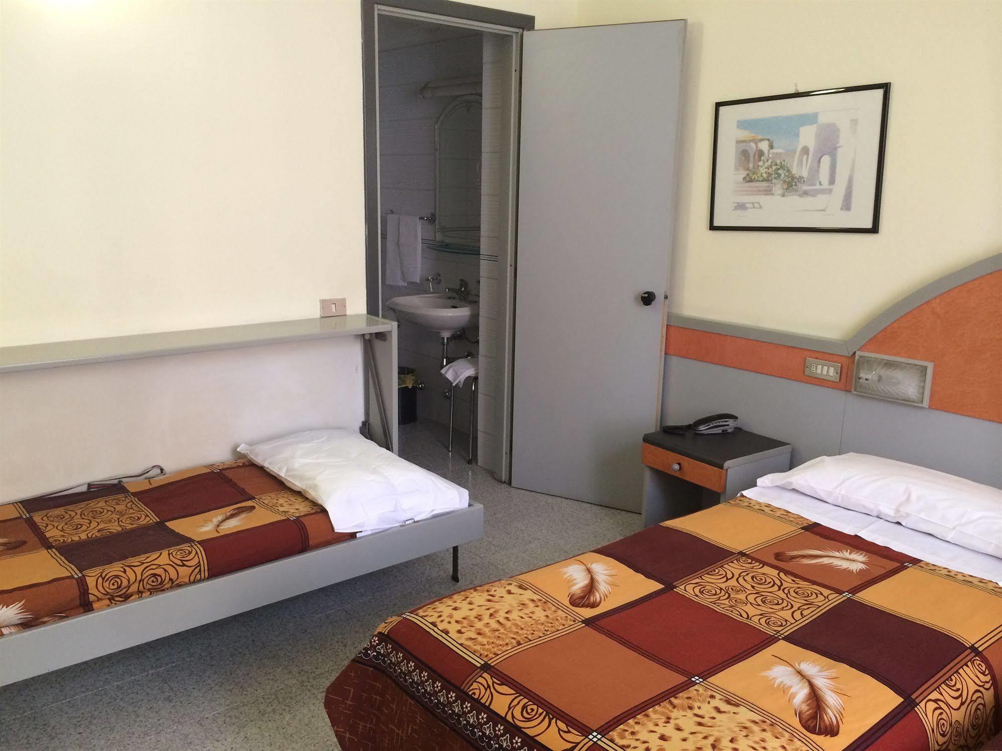 Hotel Mazzini เลโตยานนี ภายนอก รูปภาพ