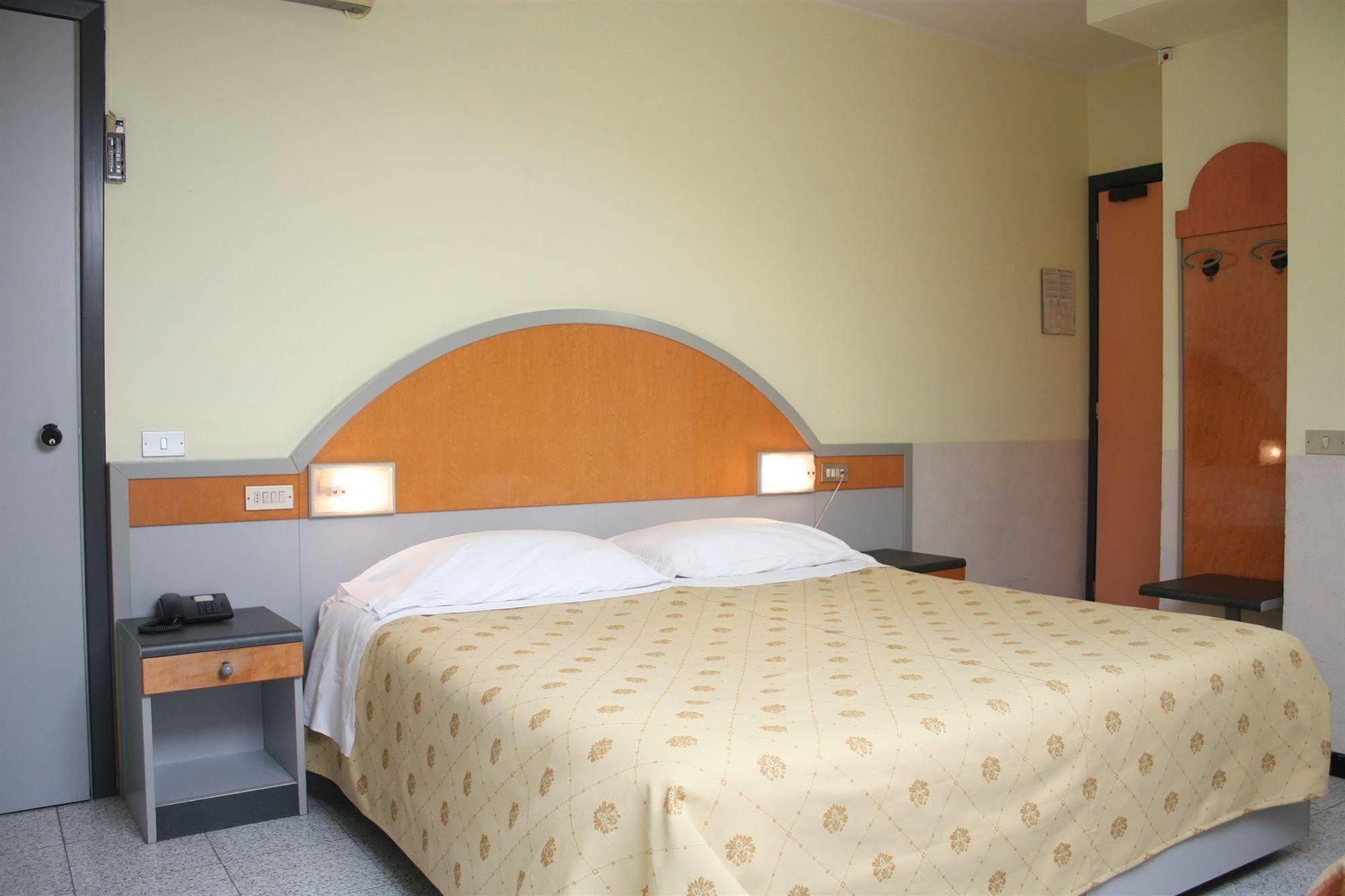 Hotel Mazzini เลโตยานนี ภายนอก รูปภาพ