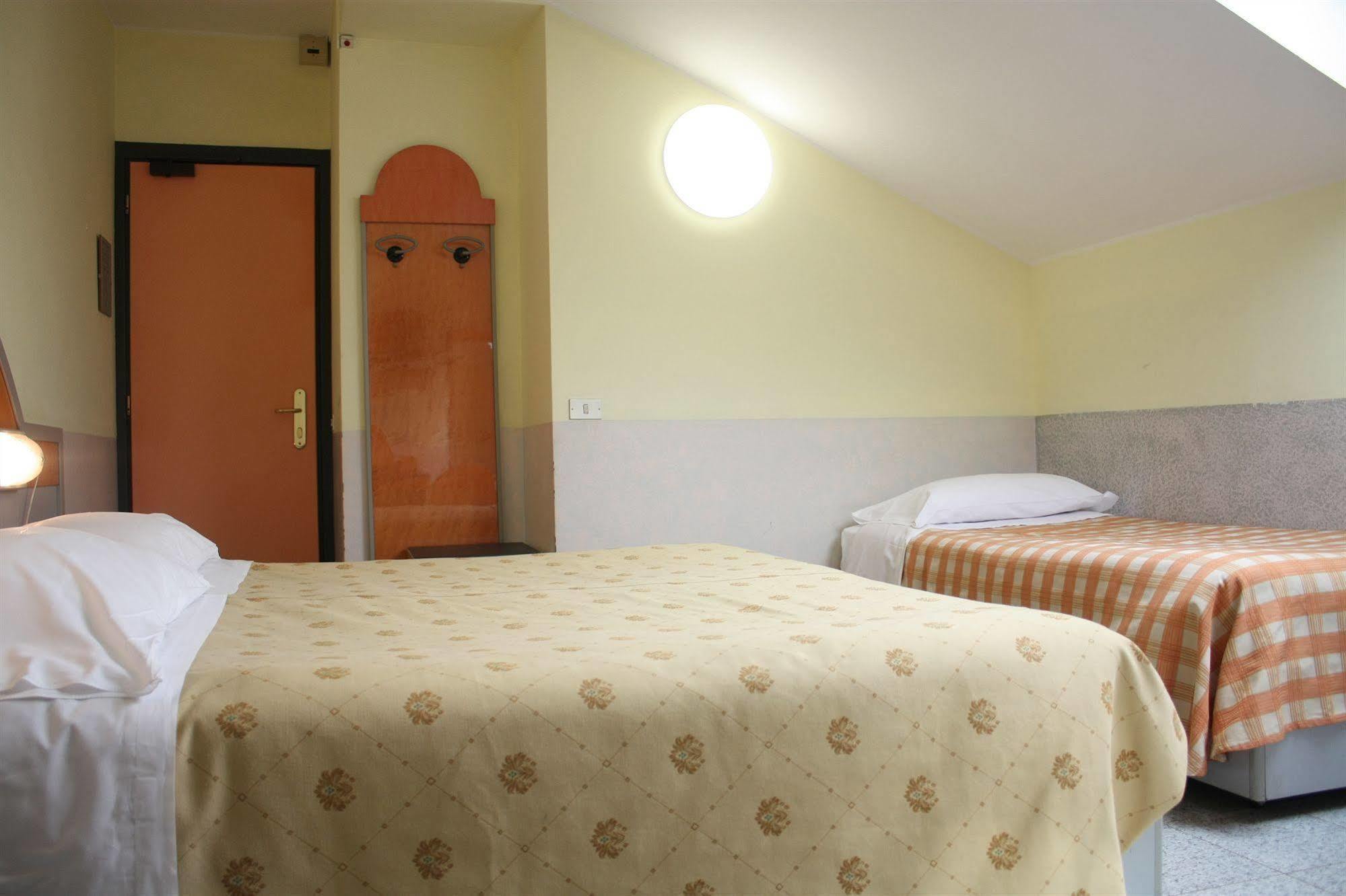 Hotel Mazzini เลโตยานนี ภายนอก รูปภาพ
